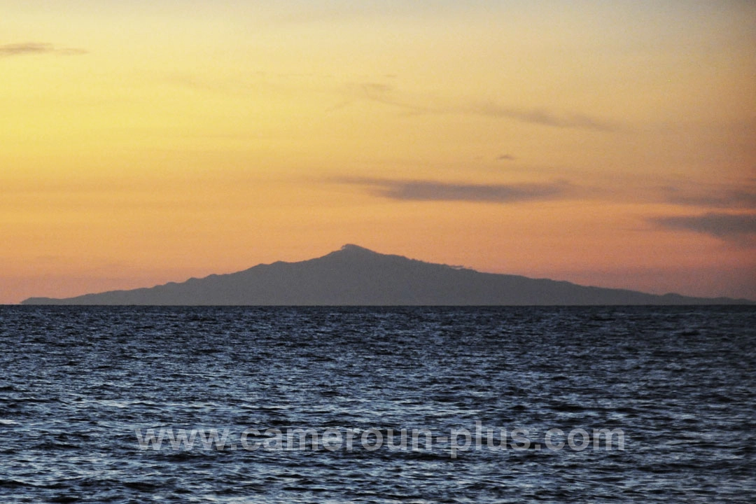 Cameroun, location bateau, coucher du soleil sur le Wouri