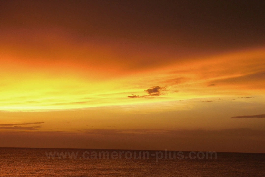 Cameroun, location bateau, coucher du soleil sur le Wouri