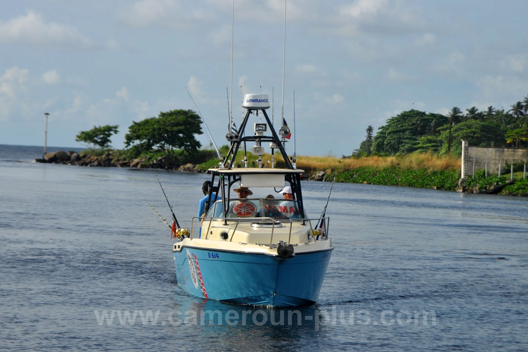 Cameroun, location bateau, Triton III