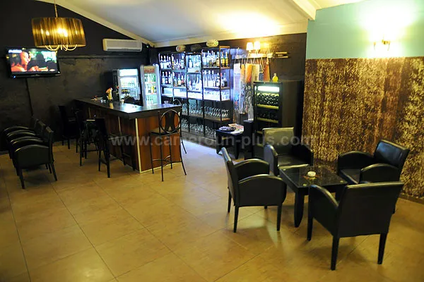 Cameroun, restaurant, Douala - Bonapriso, L