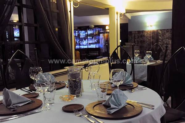 Cameroun, restaurant, Douala - Bonapriso, L