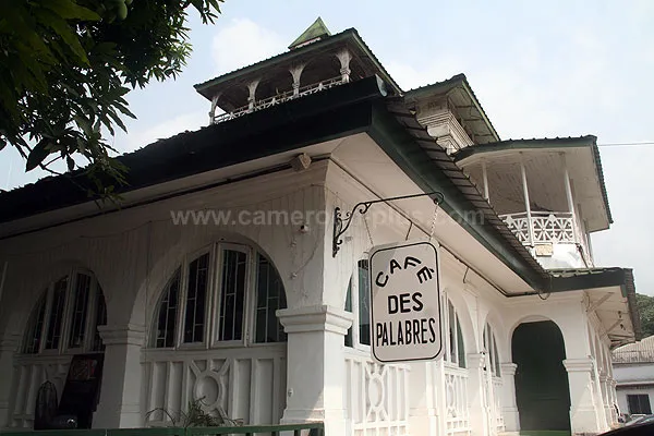 Cameroun, restaurant, Douala - Bonanjo, LE CAFE DES PALABRES