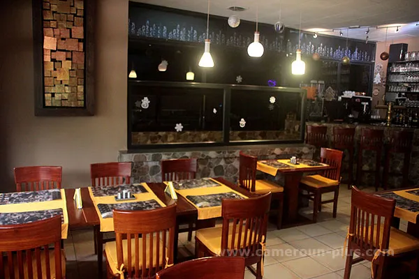 Cameroun, restaurant, Douala - Bonapriso, A LA BROCHE