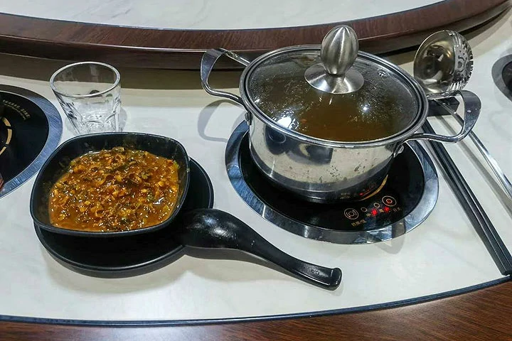 Cameroun, restaurant, Douala - Bonapriso, POT CHAUD ORIENTAL