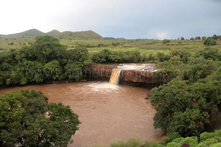 Cameroun, tourisme, CHUTE DE LA VINA