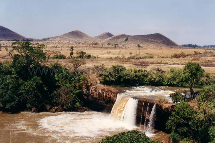 Cameroun, tourisme, CHUTE DE LA VINA