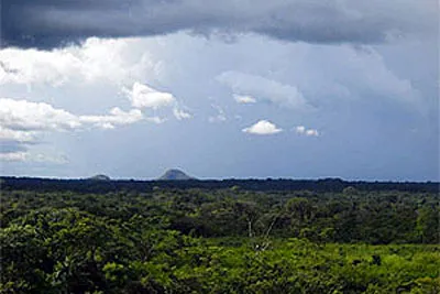 Cameroun, tourisme, LE ROCHER ROSE DE BOUGOGO