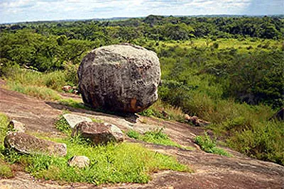 Cameroun, tourisme, LE ROCHER ROSE DE BOUGOGO